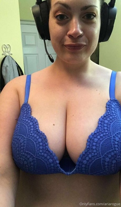 ariarogue model porn pic