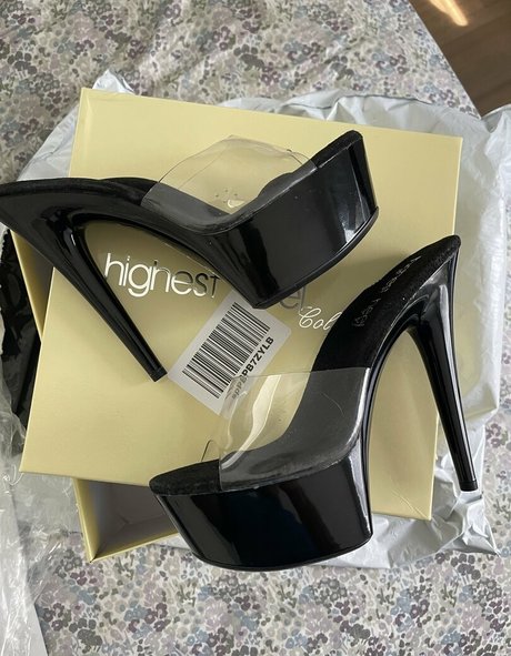 bootyhighheels adult model image