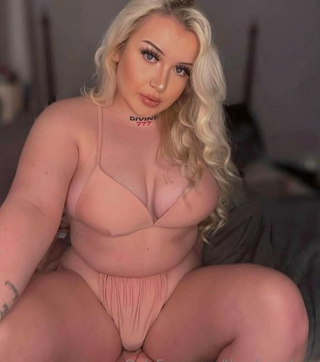 theoliviaskies pornstar hot photo