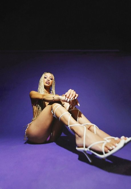 Lilveronicar model nude pictures