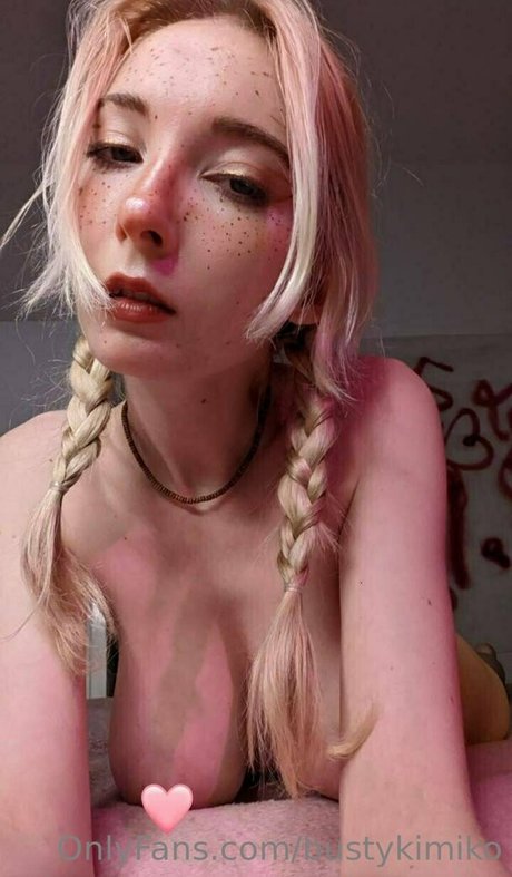 bustykimiko star picture