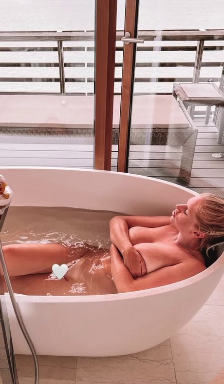 Miss Sophy porn model archive