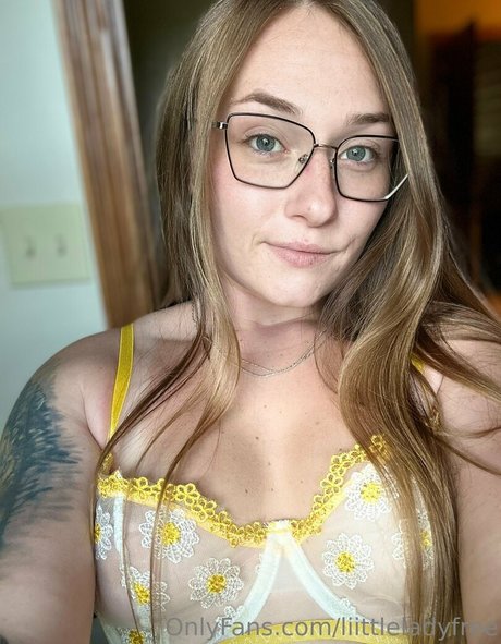 liittleladyfree model exclusive photo