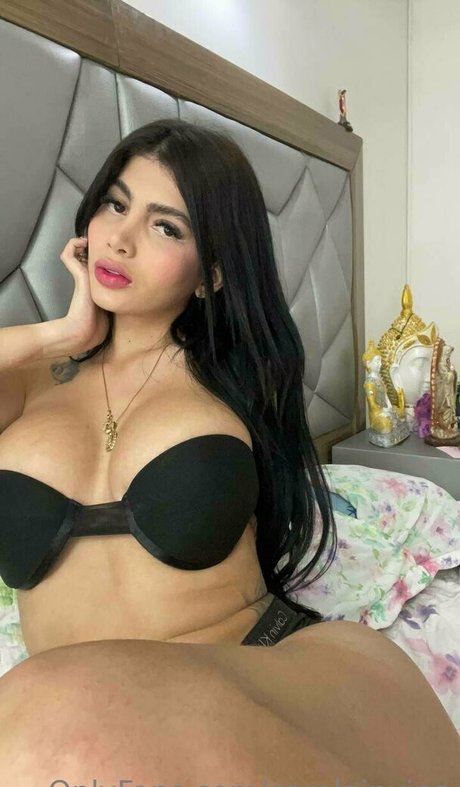 carolainvina nudes model photo