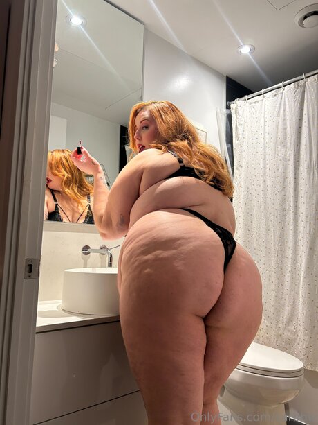 Sarah Anne naked model images