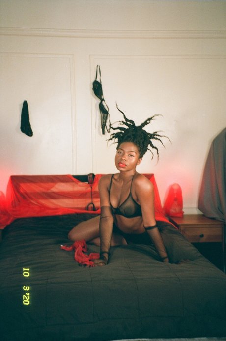 Sapphire Spritz top actress images