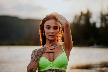 Scarlet Summer erotic model photo