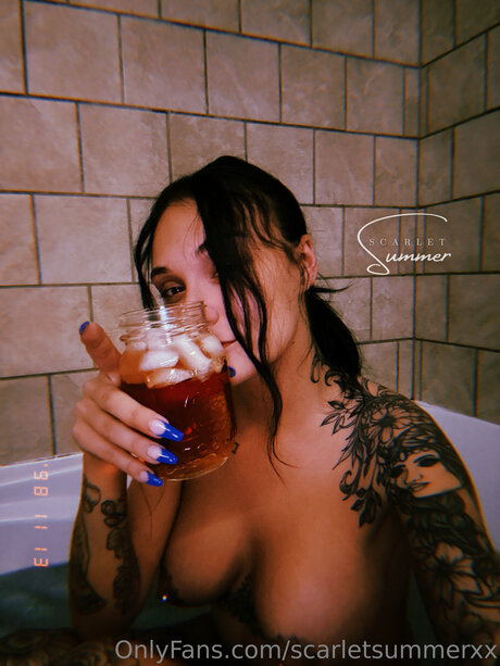 Scarlet Summer model sex pic