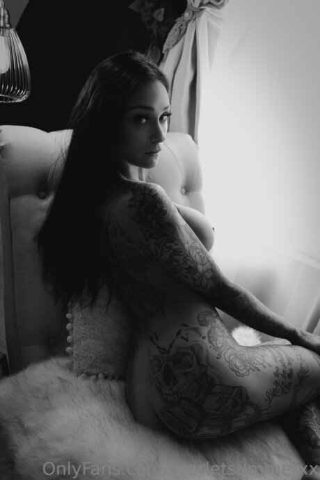 Scarlet Summer star hot images