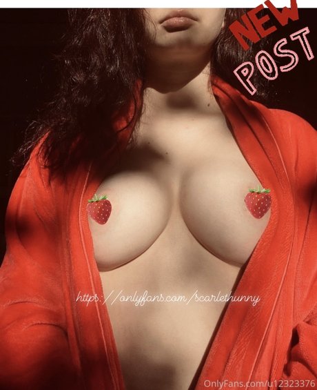 ScarletHunny erotic model pic