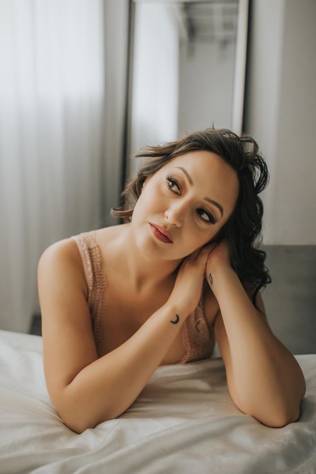 Scarlette Vixen naked star gallery