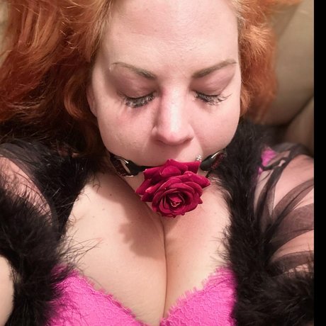 TheHottestMIILF model exclusive galleries