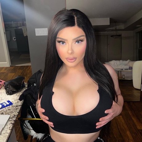 Sativa Shiesty star perfect pic