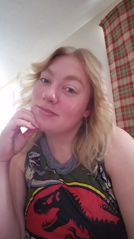 XoXo Loreli pornstar top photo