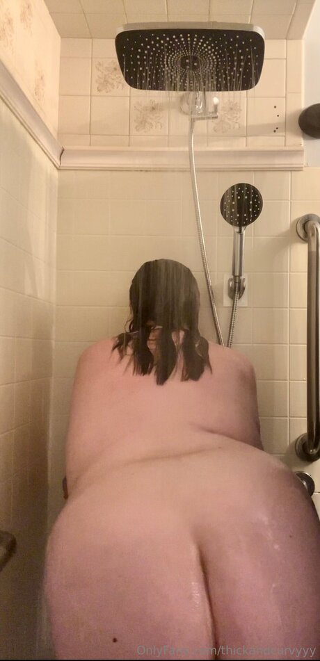 Thick and Curvy pornographic star picture