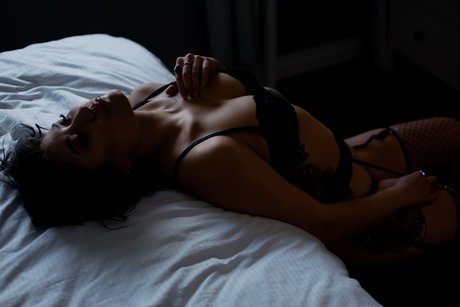 _Luna Tsuki_ model nudes picture