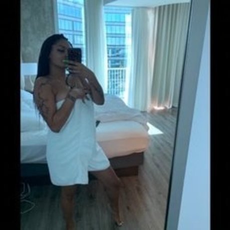 _Mellow Yellow_ star nude images