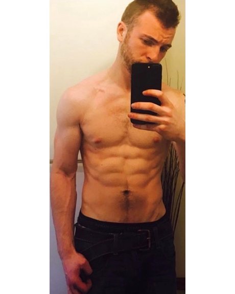 ZackThrowingBack pornstar xxx gallery