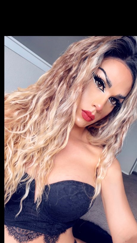 Ts BarbieHuge free model picture