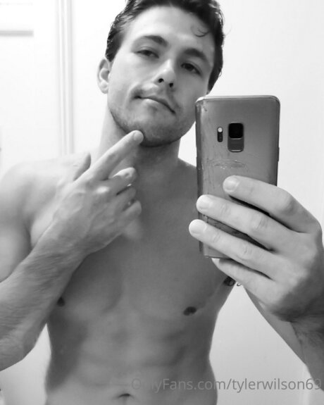 Tyler Wilson star adult pic