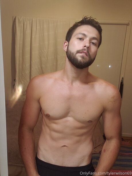 Tyler Wilson model high quality picture