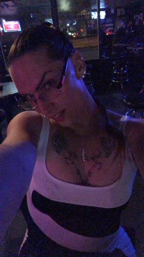 NikkieDickie pornstar nudes pics