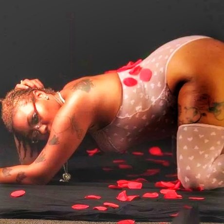 EdibleEllemissTrouble free pornstar pic