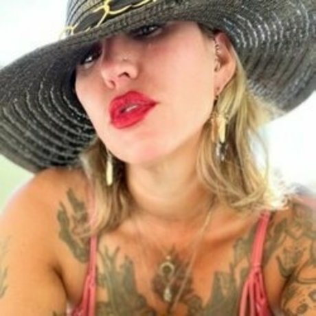 Bikinimomlight porn model photo