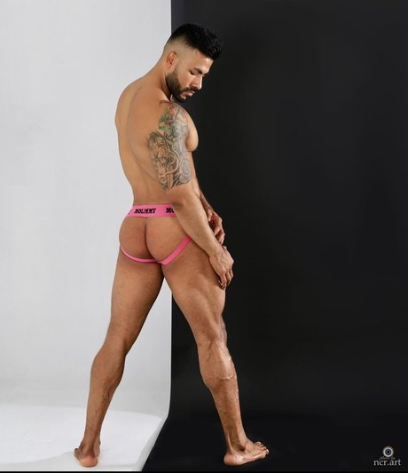 Faviovador model adult pictures