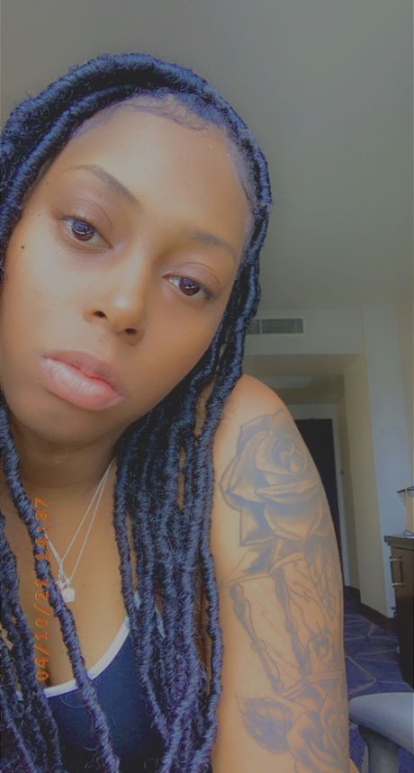 Veevee hot actress photos