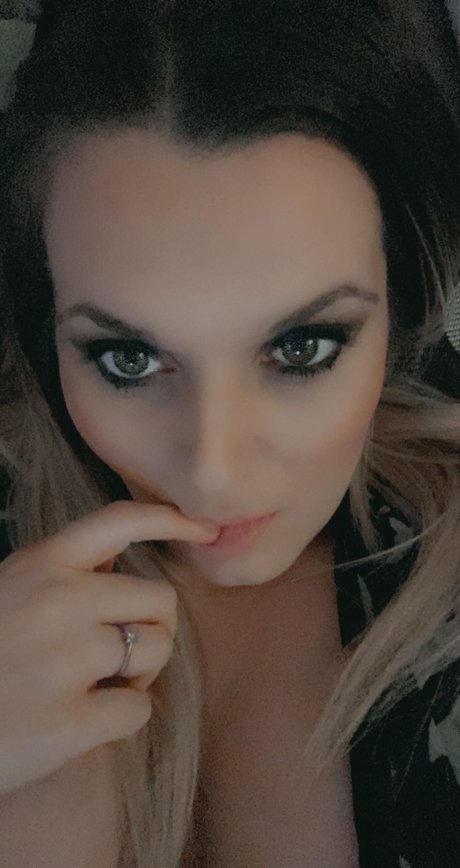 Zoe Louise exclusive model pic