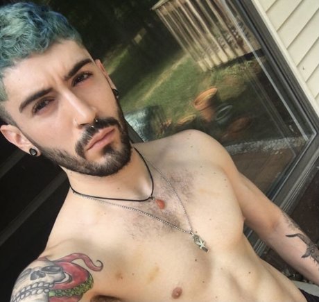 KSatyrxxx model exclusive images