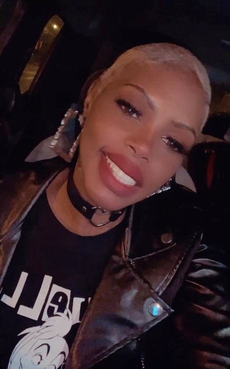 Flossie xxx model pic