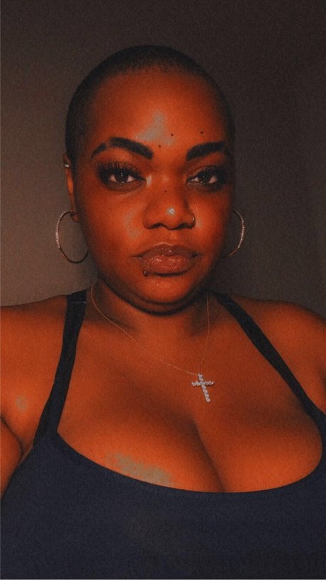 Queen Chay art model pic