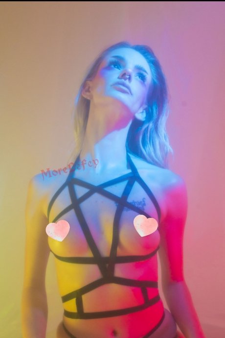 Morgaine Fey_ model art galleries