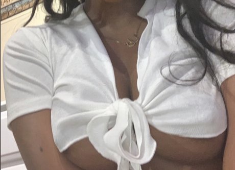 Lamya Rose pretty star pic