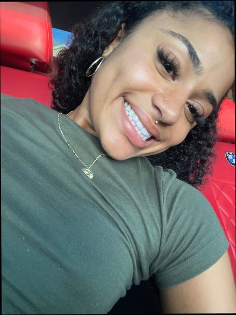 Somy model free photo