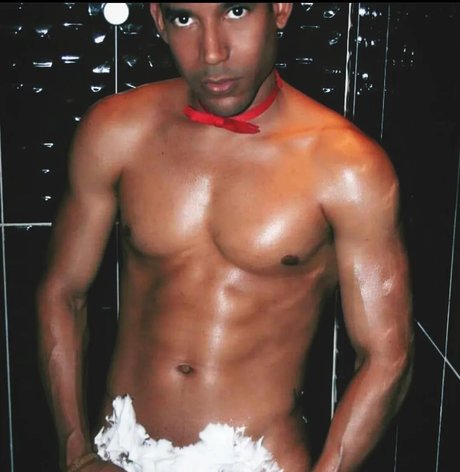 Amoremorenito nude model galleries