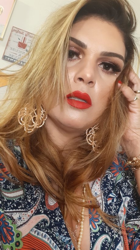 Aline Bertuci pornstar hot img