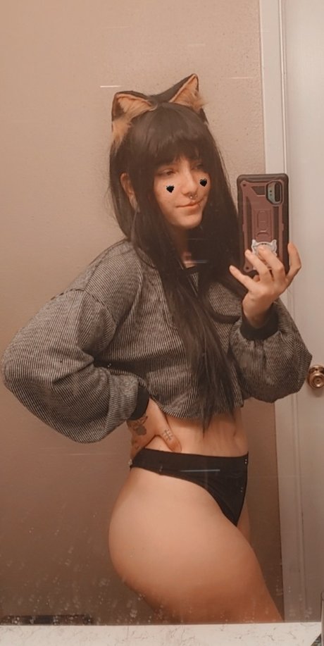 Melty free model picture