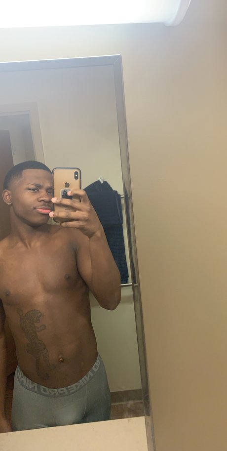 Tusi star sexy photo