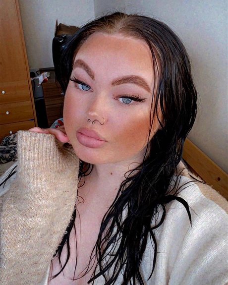 Lucy grossett star hot photo