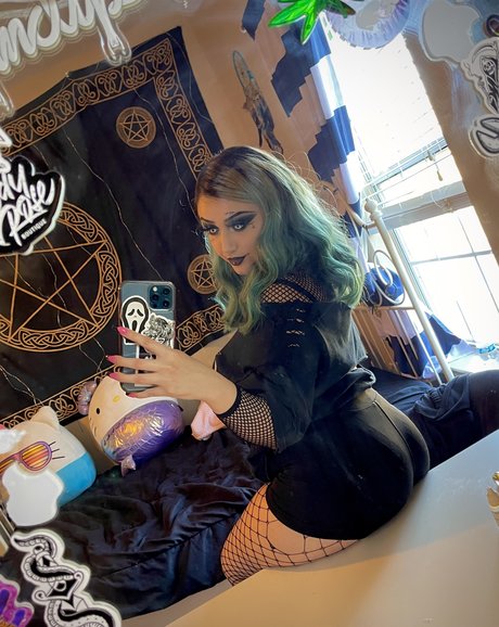 Yuna Toy free pornstar img