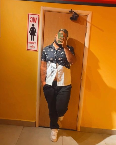 Leonardo Xama naked star images