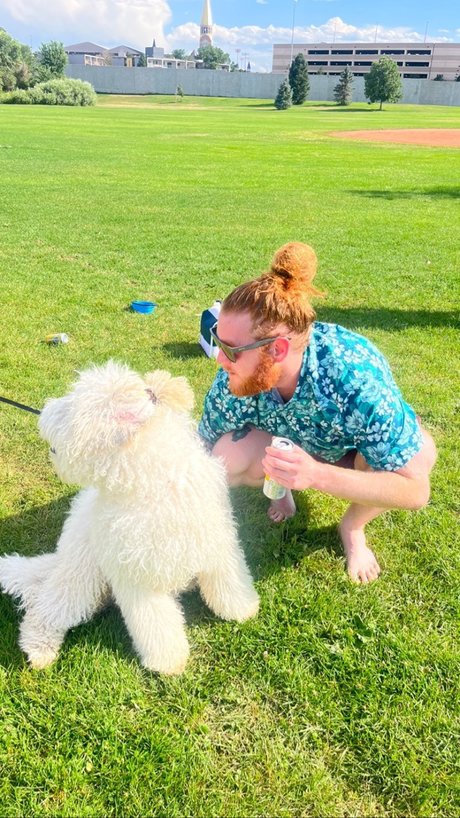 Thicc Ginger Dom model adult pictures