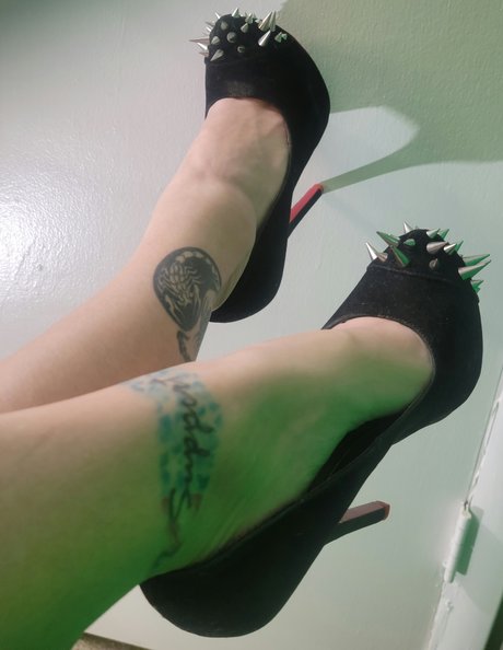 QueenK13420 pornographic model archive