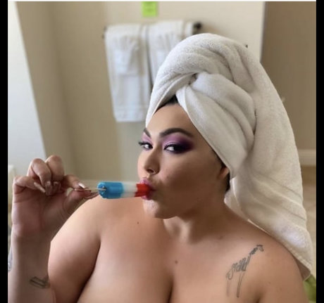 pettyshowtime model nice pics