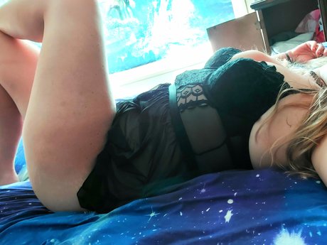 Molly Mania hd actress images