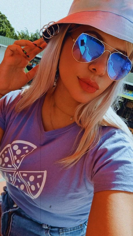 Natti B hot pornstar pictures