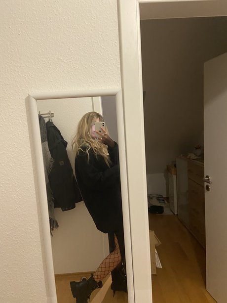 woistdieline perfect pornstar pictures